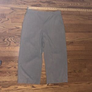 Gray capri pants with elastic waistband and pockets size 10